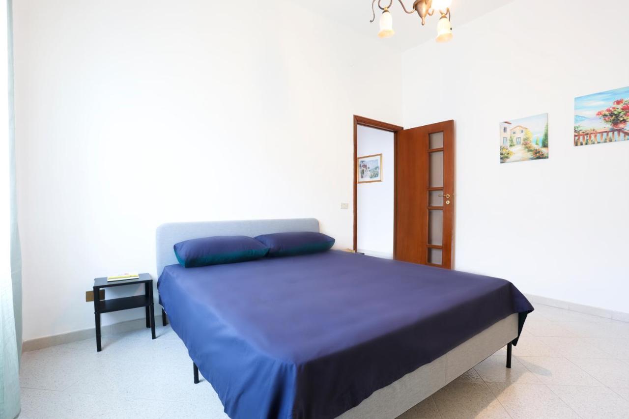 Bright Apartment Near The Sea With Parking Salerno Bagian luar foto