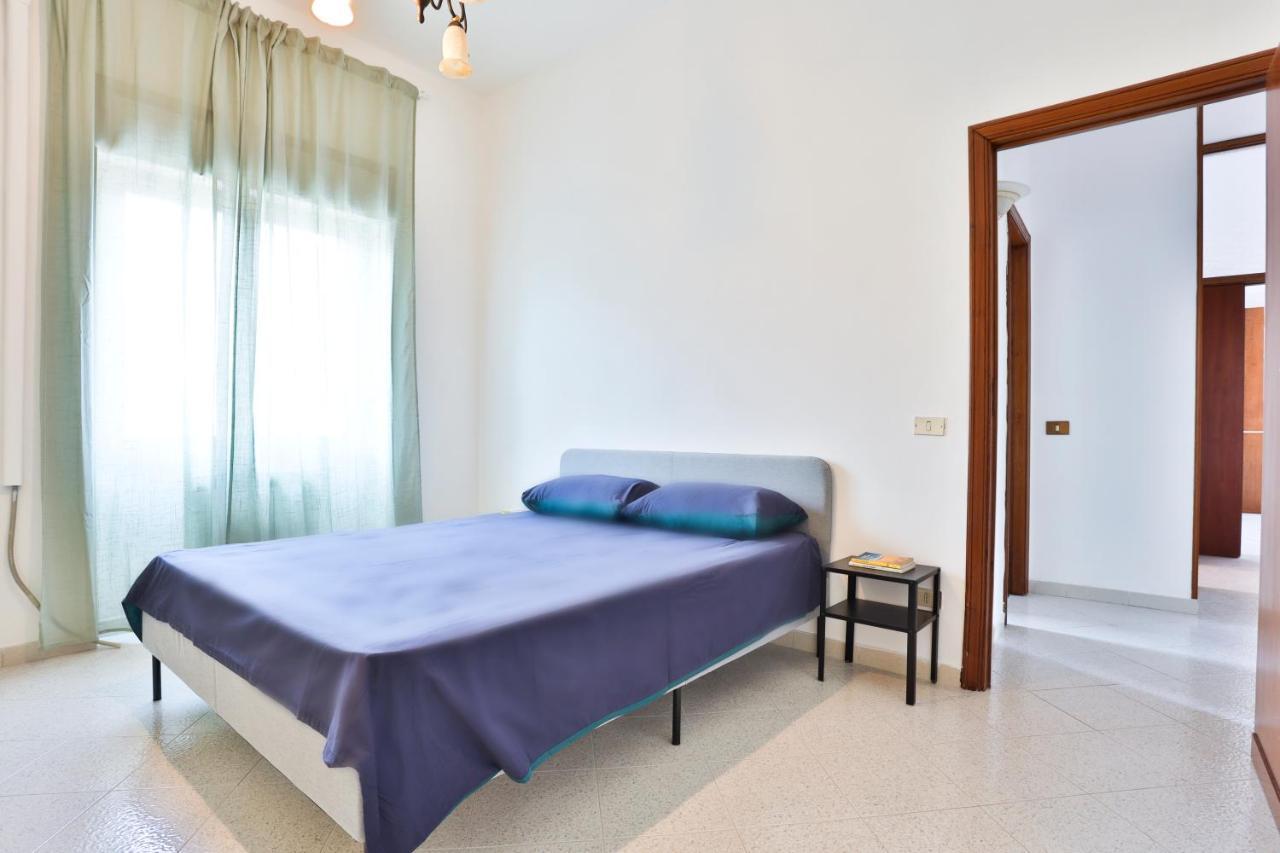 Bright Apartment Near The Sea With Parking Salerno Bagian luar foto