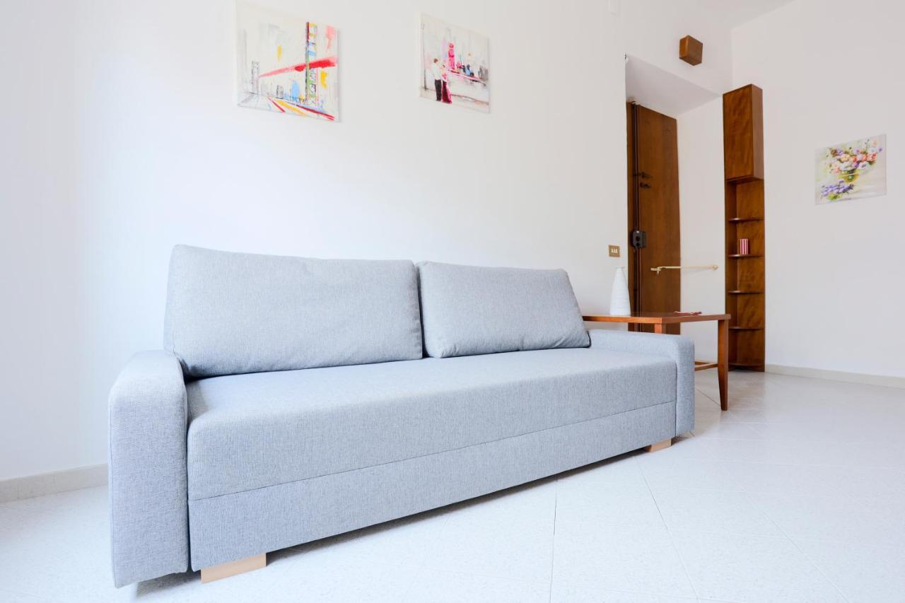 Bright Apartment Near The Sea With Parking Salerno Bagian luar foto
