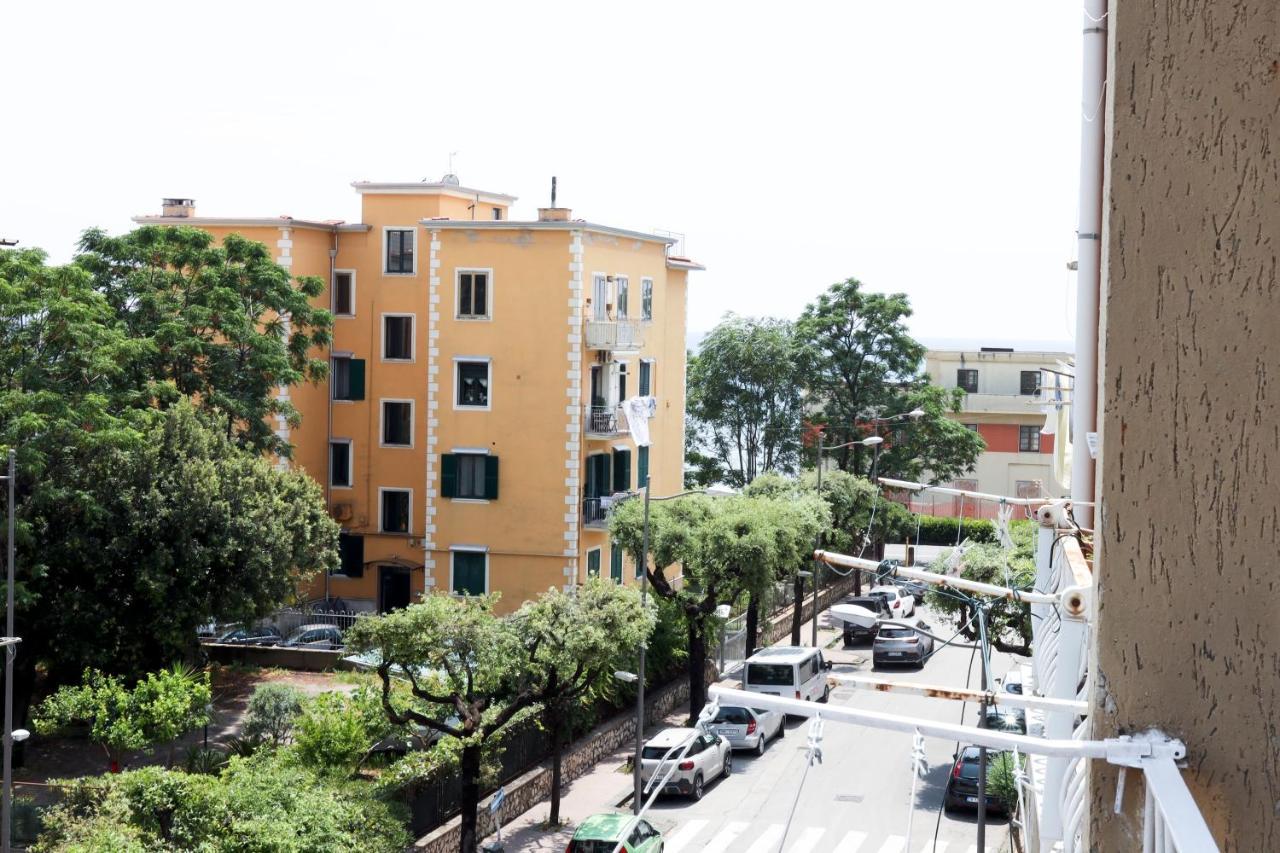 Bright Apartment Near The Sea With Parking Salerno Bagian luar foto