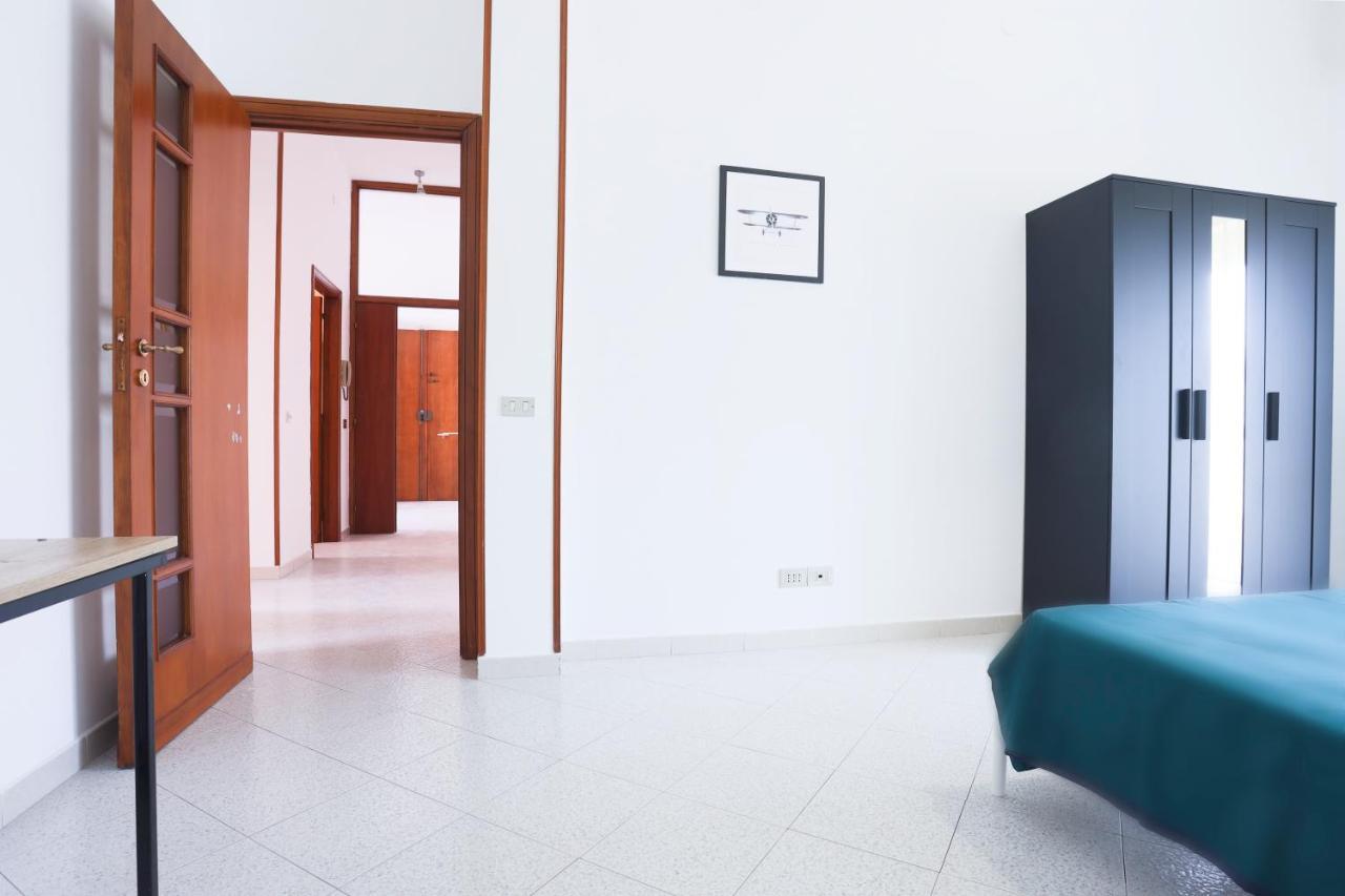 Bright Apartment Near The Sea With Parking Salerno Bagian luar foto