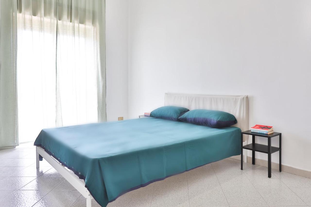 Bright Apartment Near The Sea With Parking Salerno Bagian luar foto