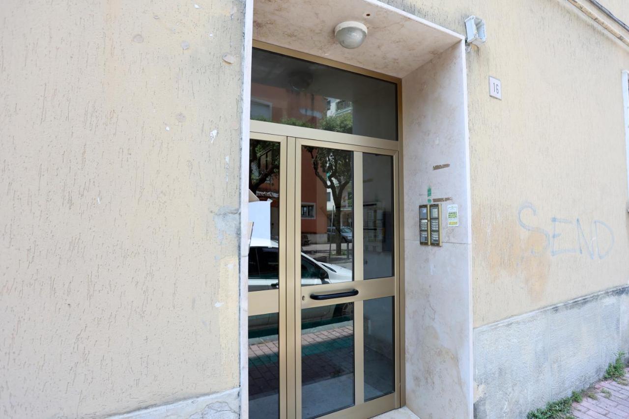Bright Apartment Near The Sea With Parking Salerno Bagian luar foto