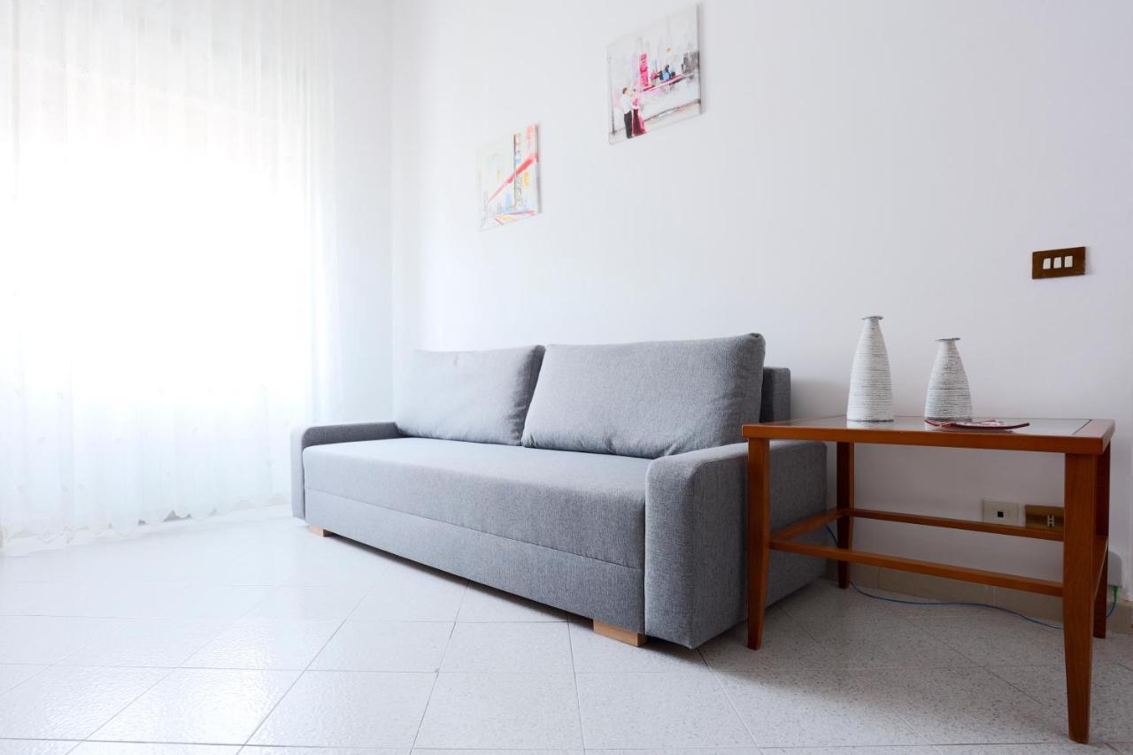 Bright Apartment Near The Sea With Parking Salerno Bagian luar foto
