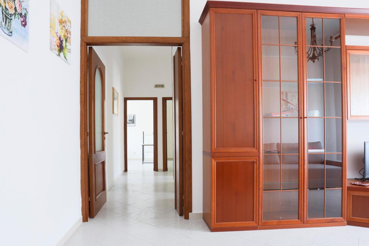Bright Apartment Near The Sea With Parking Salerno Bagian luar foto