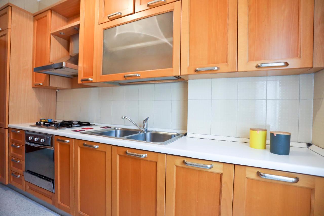 Bright Apartment Near The Sea With Parking Salerno Bagian luar foto