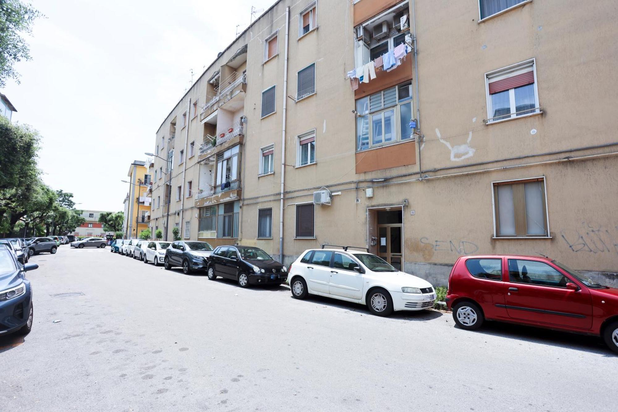 Bright Apartment Near The Sea With Parking Salerno Bagian luar foto